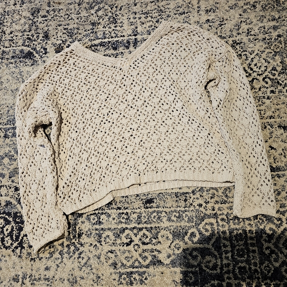 Nicole Miller Sweaters - Nicole Miller Cream V-Neck Sweater with Geometric Knit